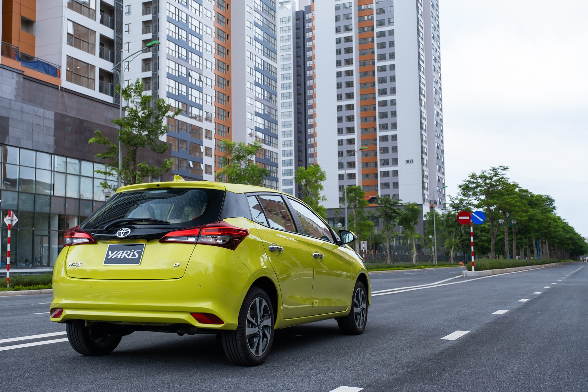 Thiết kế mặt sau xe hiện đại