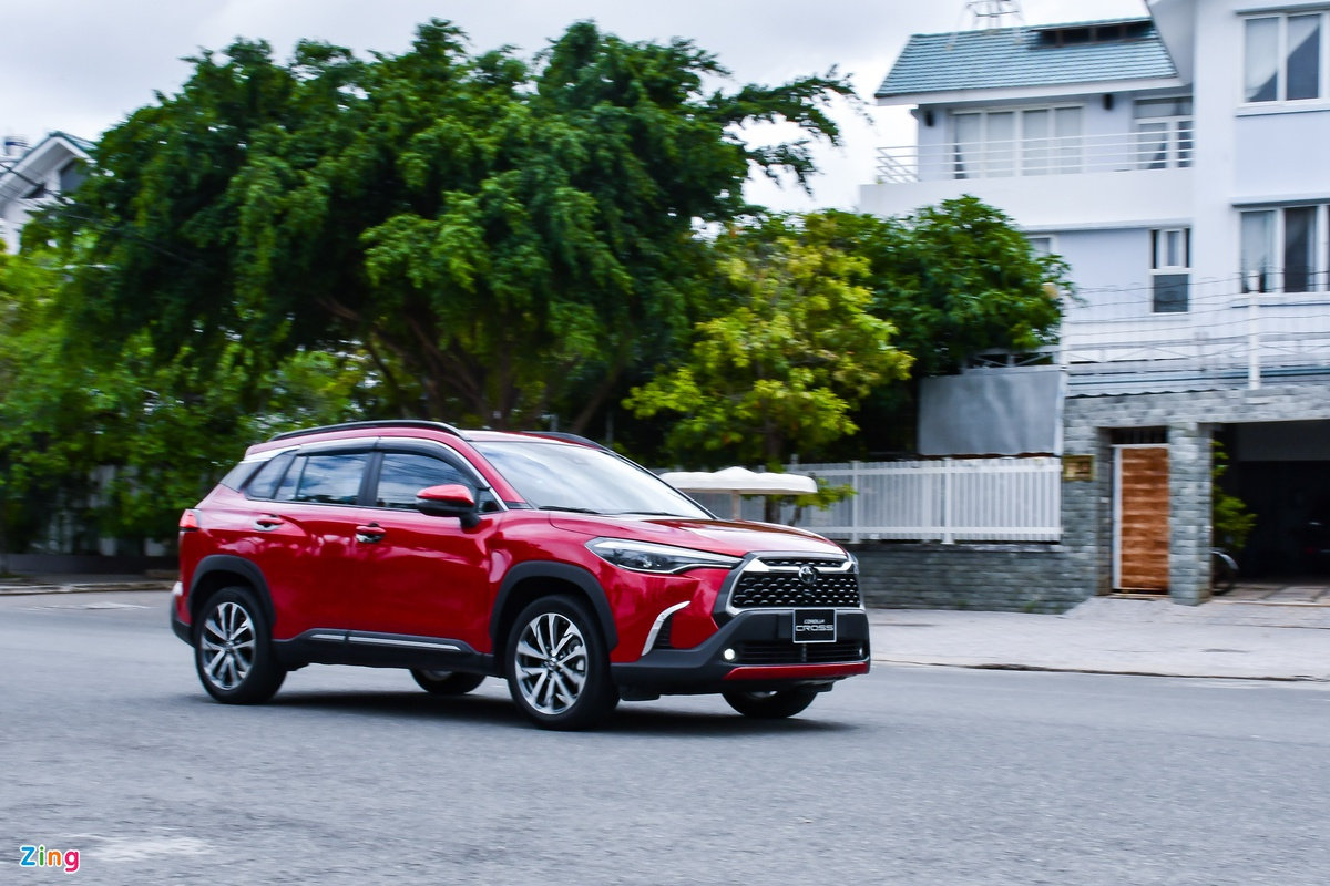 b4dcef_13c766aa99d8401c9a9fa0c0a3fd584amv2-1 gia-xe-toyota-corolla-cross