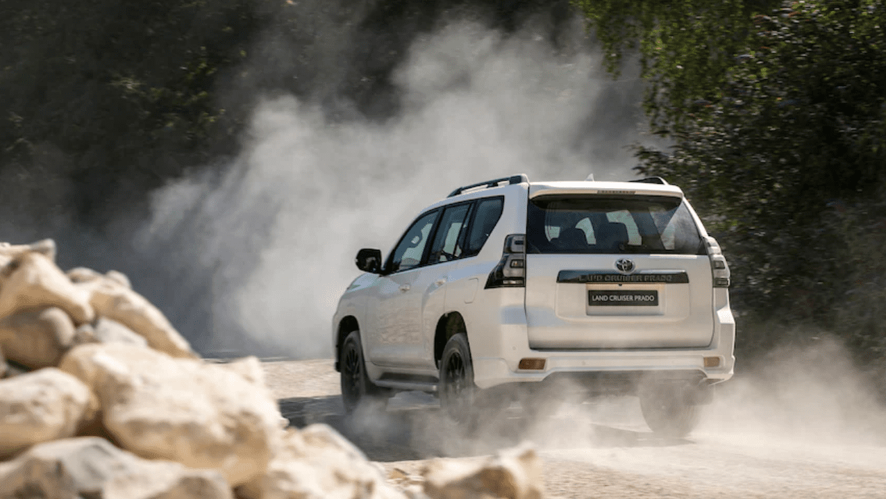 Đuôi xe Toyota Land Cruiser Prado 2023 thiết kế vuông vức