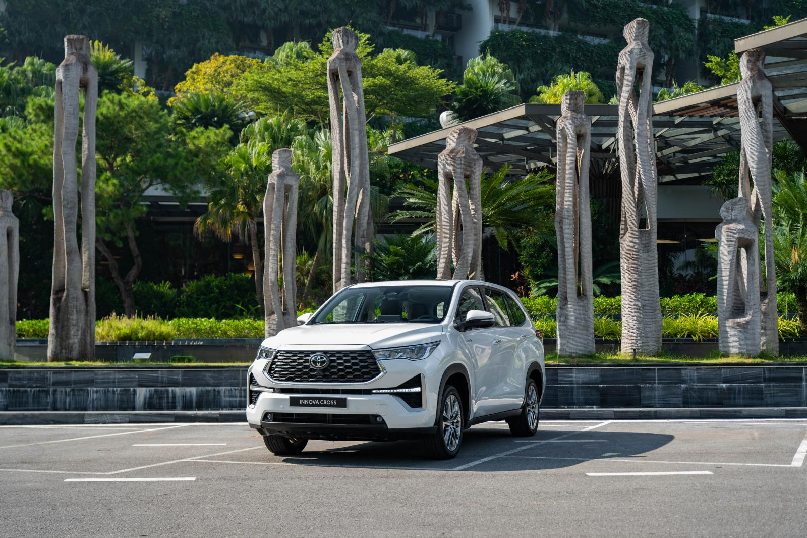 b4dcef_202b6b8e4d4b42a5918d672d00c904cdmv2-1 Toyota Innova Cross 2025 sở hữu diện mạo lai SUV trẻ trung, năng động