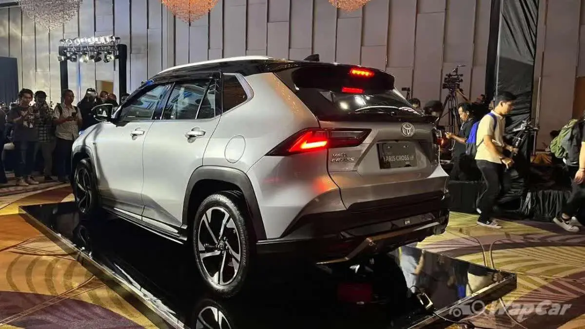 b4dcef_23b1ee80f9884d529ac47f34968cd334mv2-2 đuôi xe