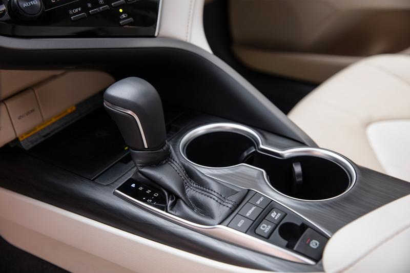 noi-that-xe-camry-2023