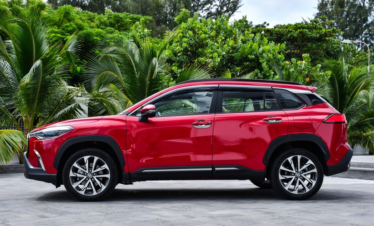 b4dcef_4b00ffa02d0747d499dd1fd974079a46mv2-1 gia-xe-toyota-corolla-cross