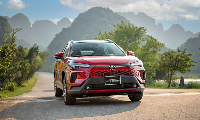 Nên mua xe Toyota corolla cross bản xăng hay bản hybrid