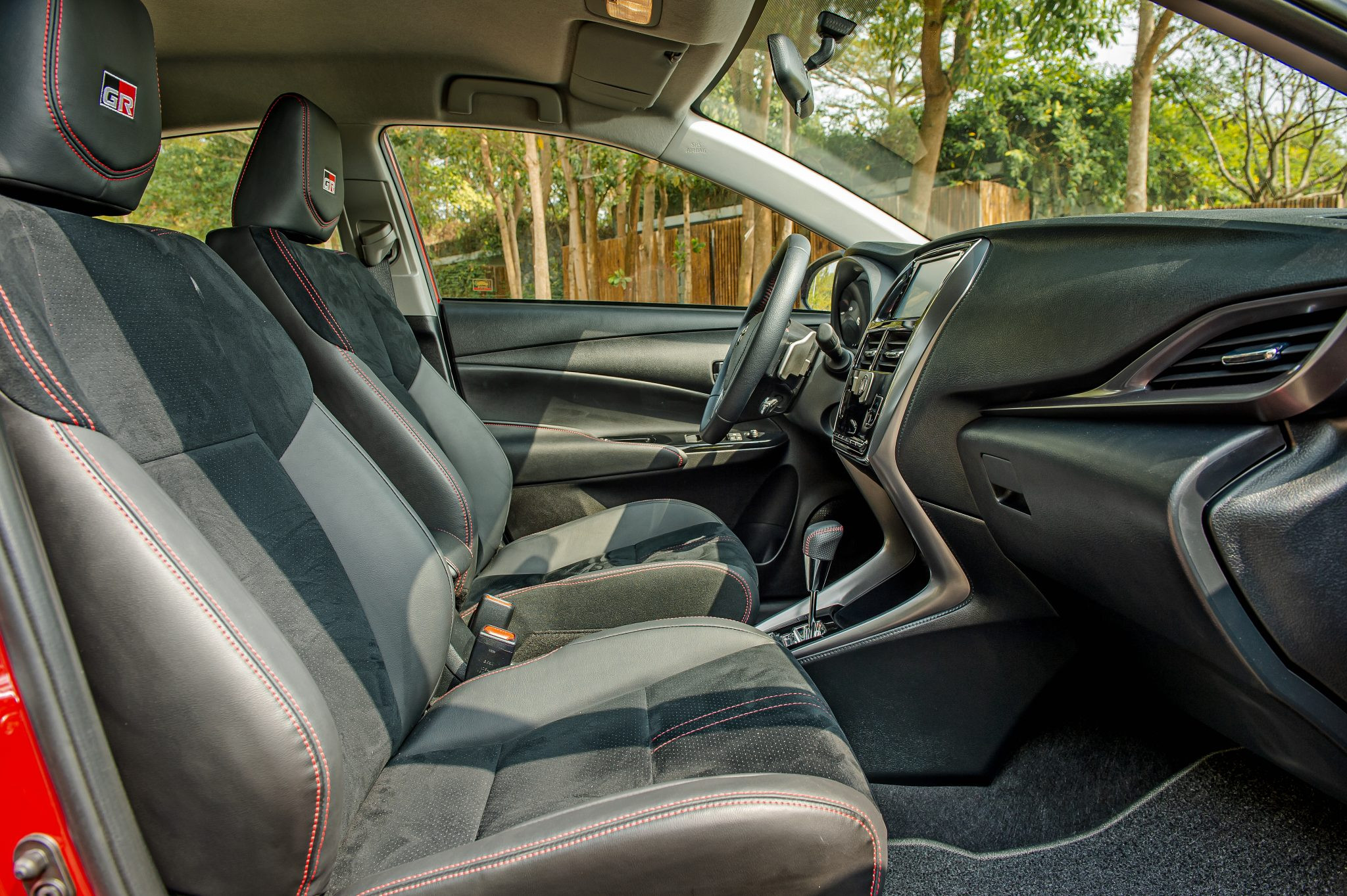 b4dcef_796b98766979477ea6249a696f91047amv2-1 noi-that-toyota-vios-2022