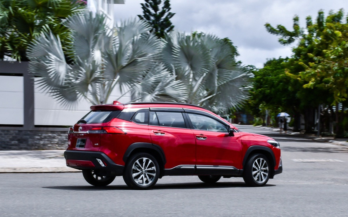 b4dcef_8b2082a9b1fe493e9932e2af696e9532mv2-1 ree