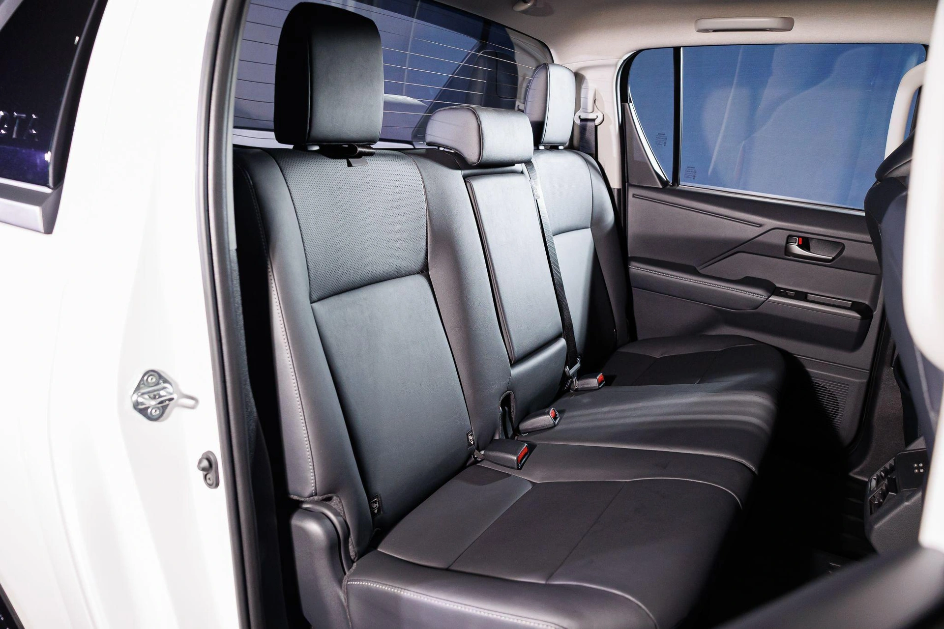 b4dcef_8b285823525945f3a2a002a0e815c614mv2-2 ree