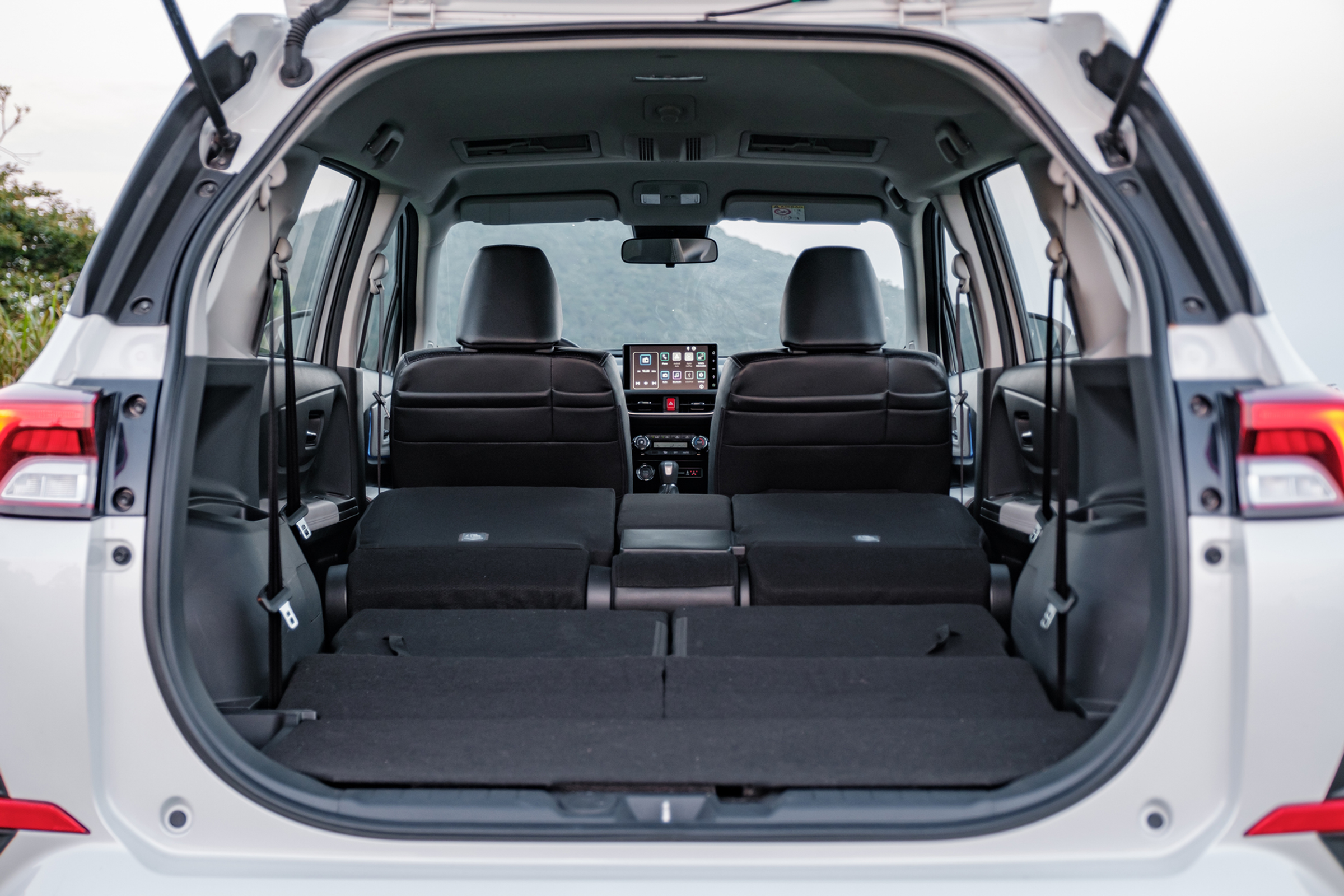 b4dcef_b3c471c53ce0454ba0f06f3cb5f5becfmv2-2 Khoang hành lý