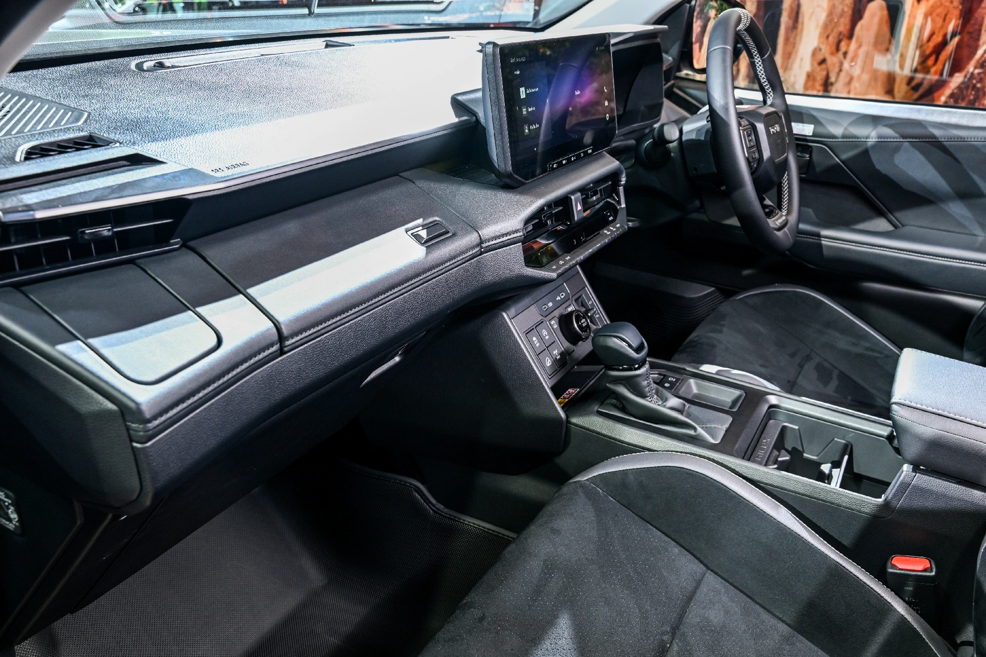 b4dcef_b4779a21a03f4116af0f38aea2a8dbcamv2-2 ree