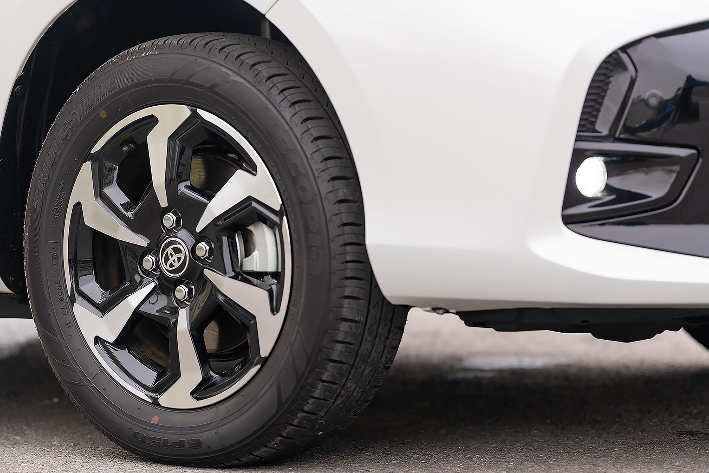 b4dcef_baa79c8958044886b64f174a2481611amv2-4 Mâm Lazang hợp kim