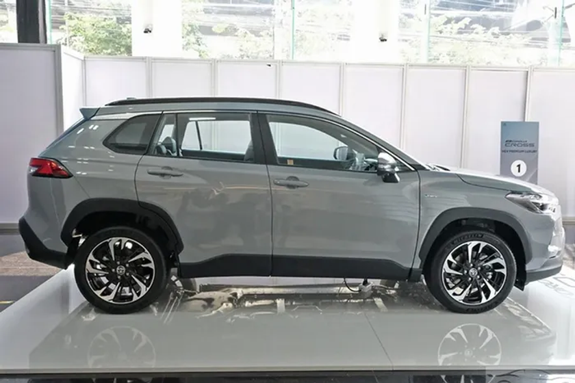 b4dcef_c2beb4014336497cafc91e7d0b926698mv2-1 Mặt bên hông xe