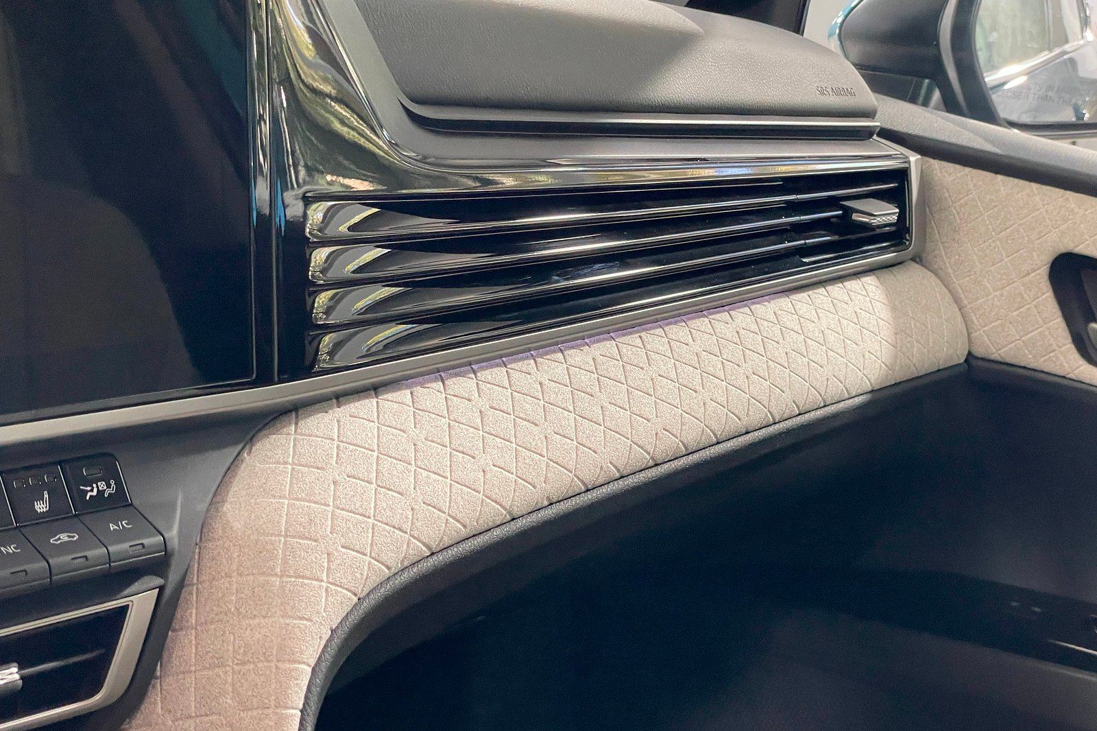 b4dcef_d229d2d00eaa4fa69a33a6938bef7d19mv2-2 ree