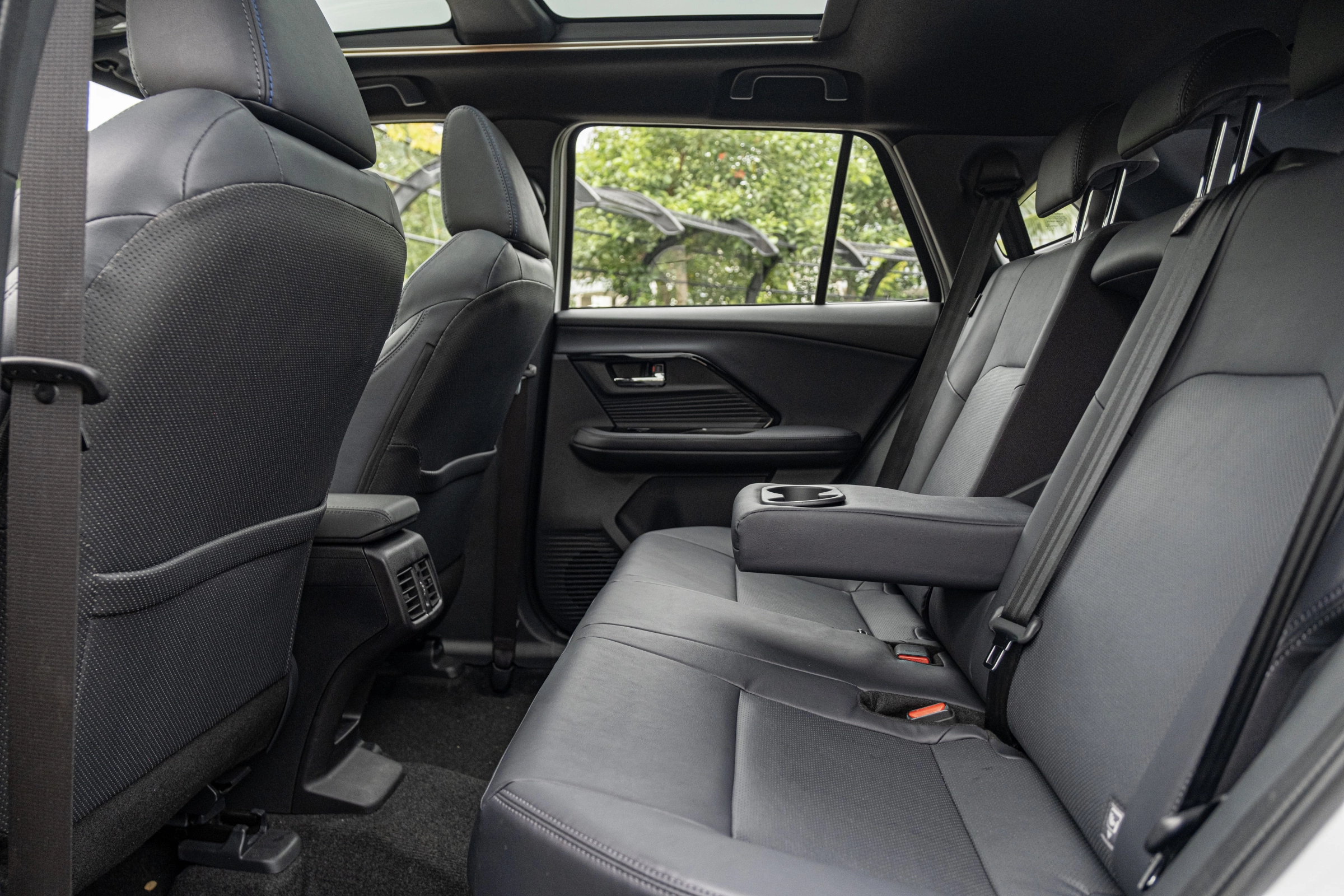 Ghế bọc da cao cấp, ghế lái chỉnh điện 8 hướng (bản cao cấp)