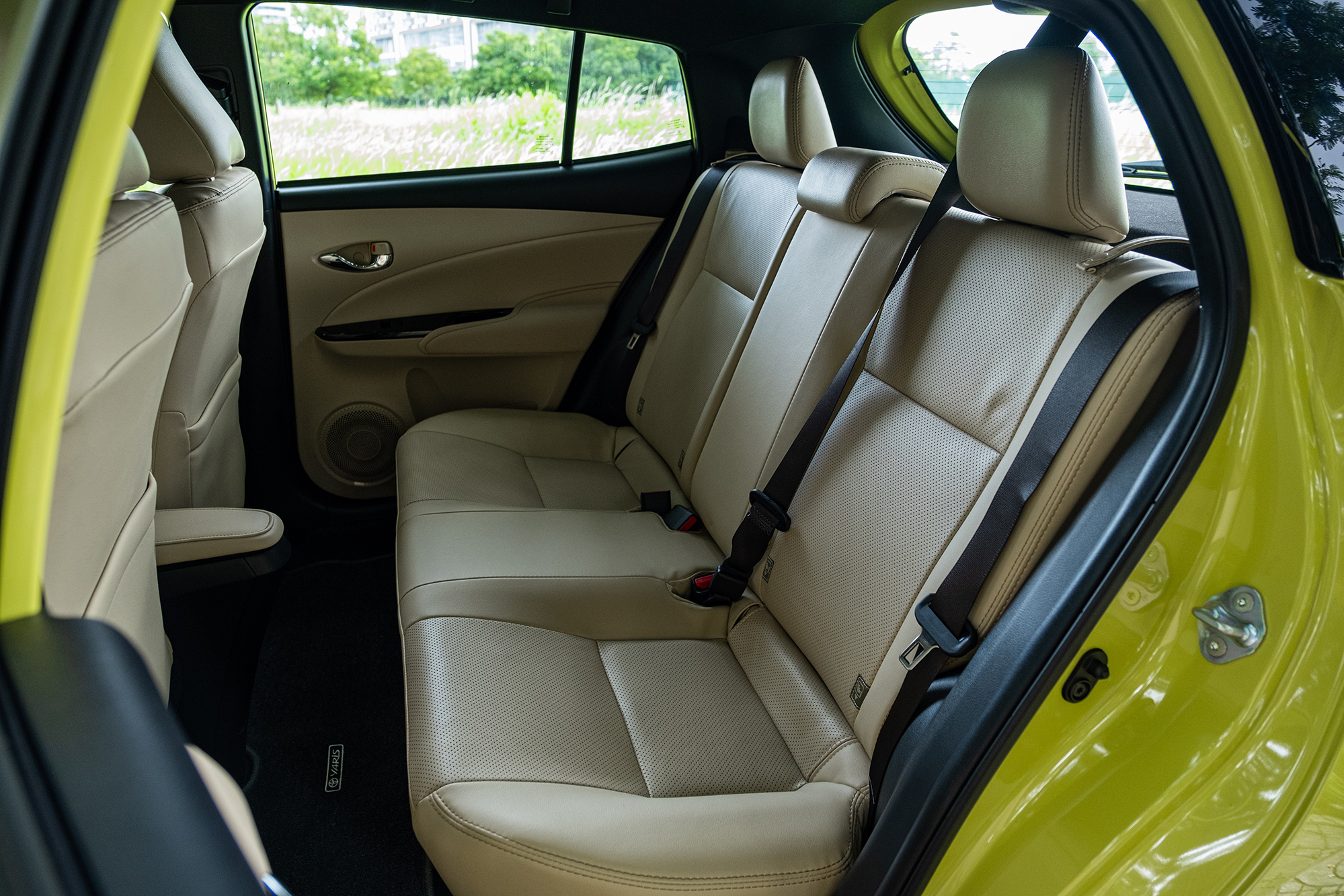 Ghế ngồi bọc da sang trọng