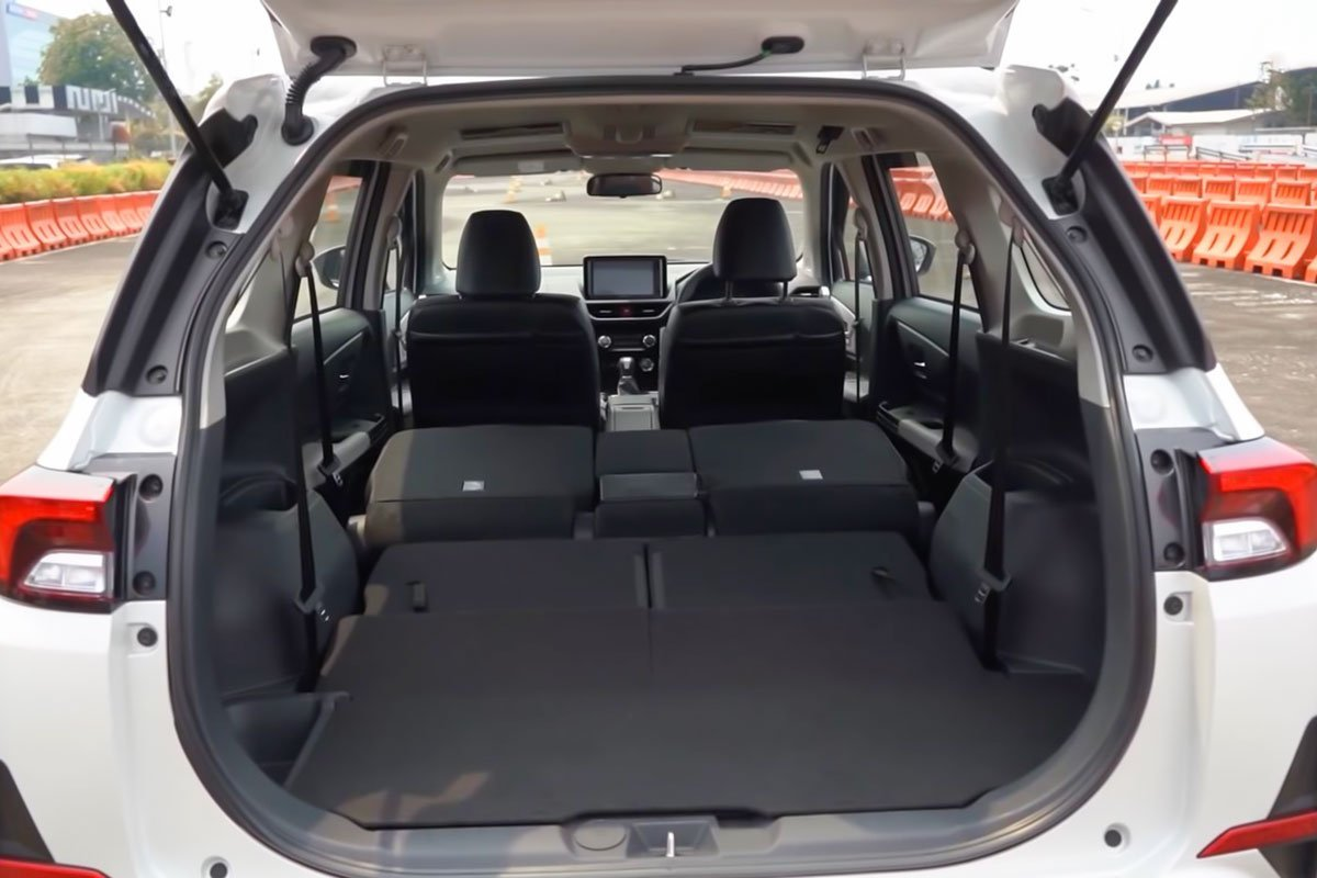 f03d58_4f3939f5c0b54887badd6a0b66eb641cmv2-2 Khoang hành lý dễ dàng tăng dung tích khi cần thiết