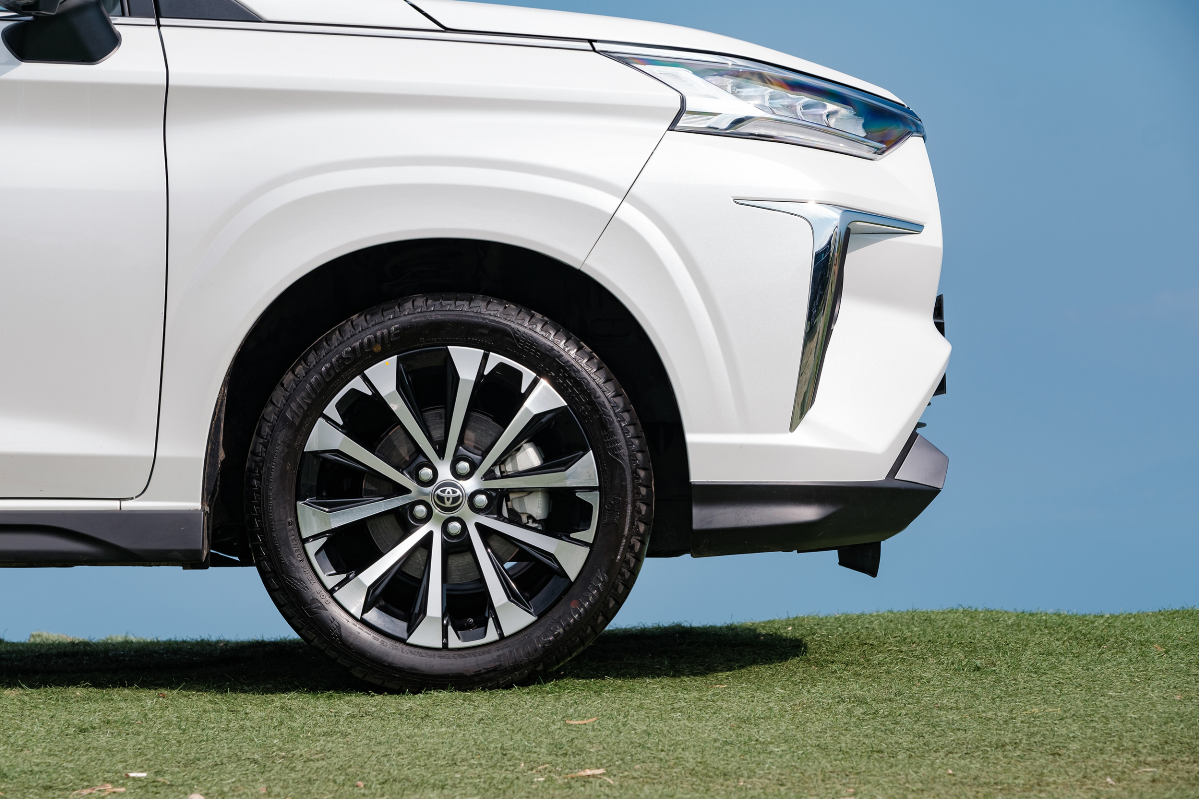 f03d58_6417933e98234f408f456a4b1b45995emv2-1 Toyota Veloz 2023