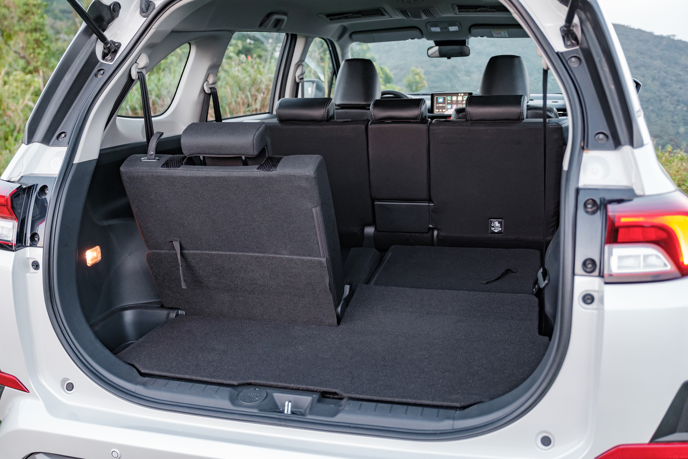 f03d58_c9348741024f4713aede52e9337f83ebmv2-1 Không gian cốp vô cùng lớn