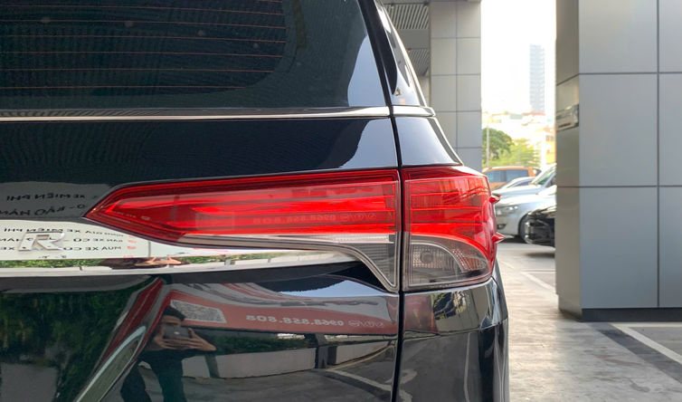 Toyota Fortuner - Ảnh 10