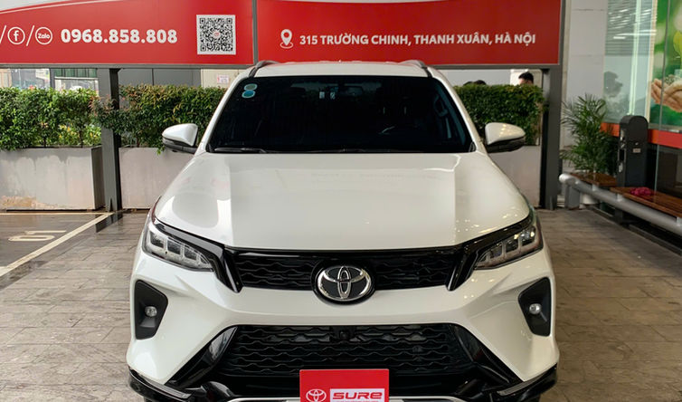 FORTUNER LEGENDER 2025 MÀU TRẮNG