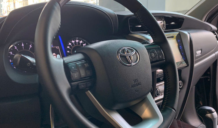 Toyota Fortuner - Ảnh 11