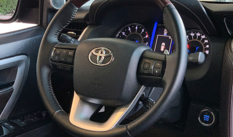 Toyota Fortuner - Ảnh 12