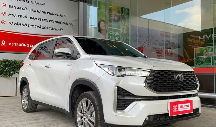 Innova Cross HEV 2025