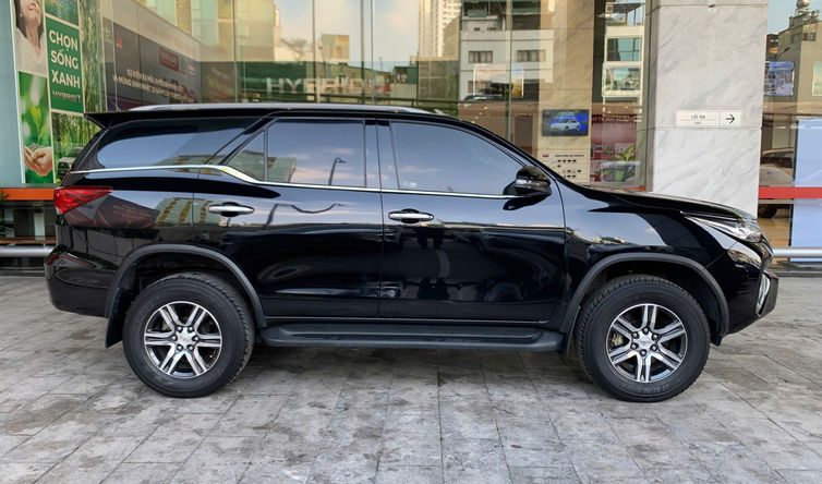 Toyota Fortuner - Ảnh 9