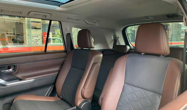 Innova Cross HEV 2025 - Ảnh 20