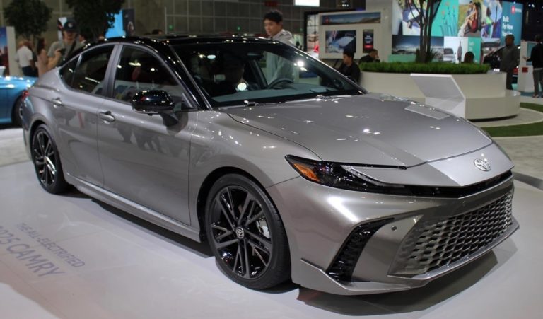 Toyota Camry 2026: Giá bán, thông số và thông tin xe chi tiết