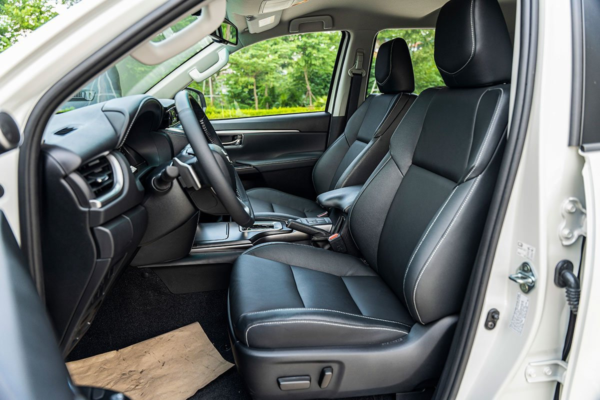 a8c690_029e46e575ce4de782ec929a66273705mv2-5 Ghế ngồi bọc da sang trọng