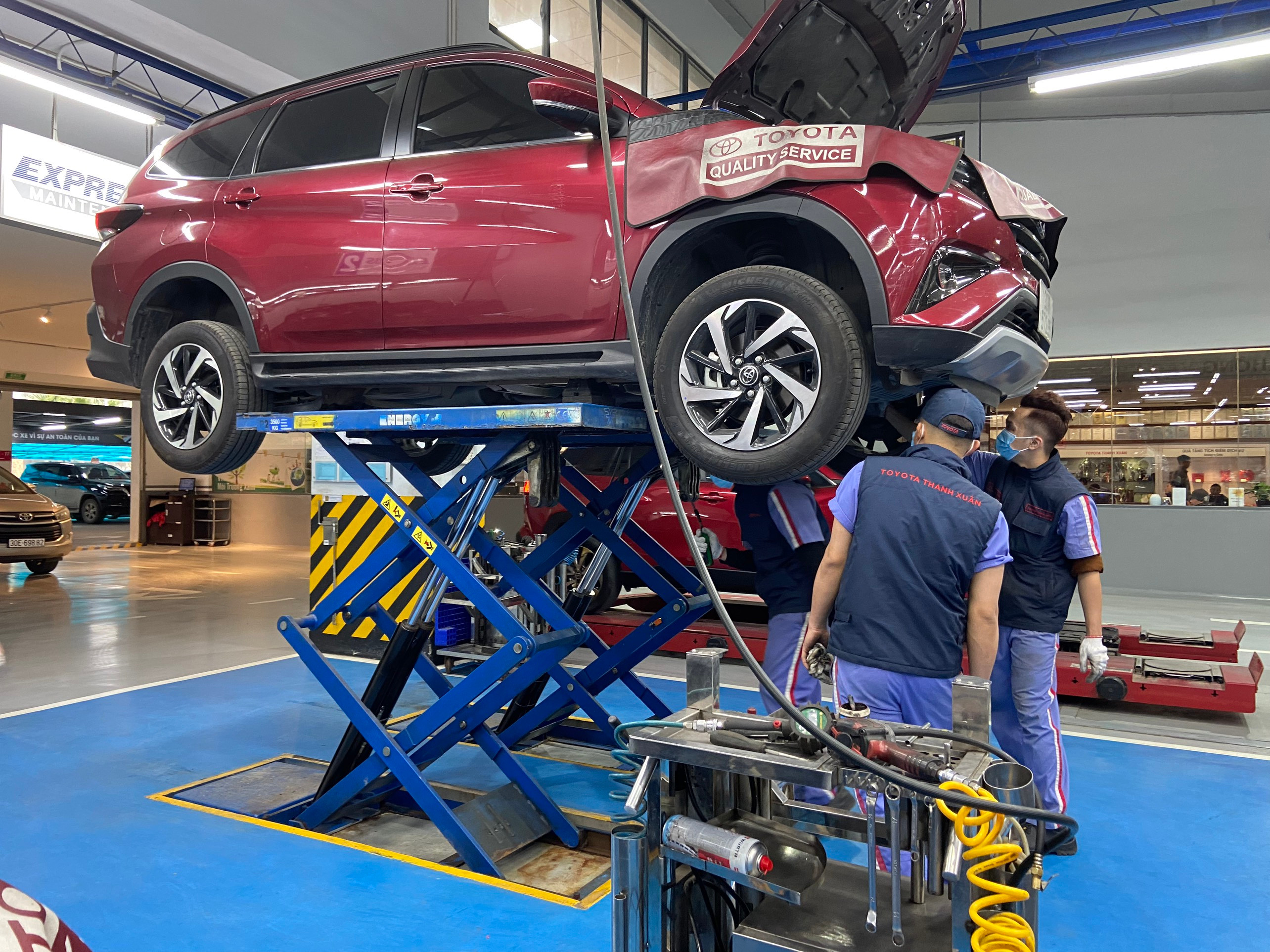 aeb301_95c79517488a49b7a746ec7754578998mv2-1 Phụ tùng và phụ kiện thay thế tại Toyota Thanh Xuân luôn đảm bảo chất lượng