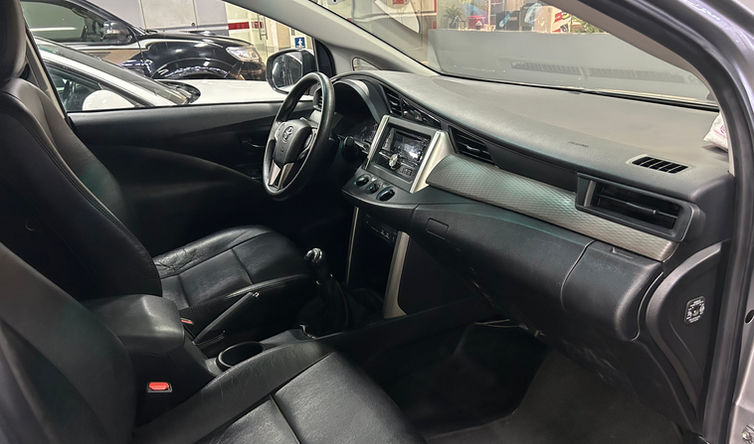 Toyota Innova E 2018 - Ảnh 7