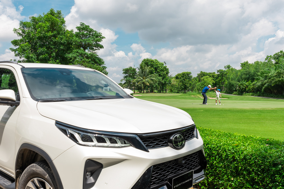 b4dcef_04c0c535217147dd889ac6697b298b6amv2-3 Giá xe Toyota Fortuner 2022