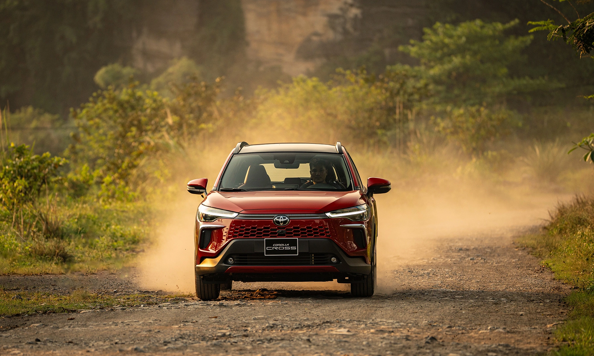 b4dcef_0b14482bd4454fe6b598b91c14b29adcmv2-2 Hình ảnh: Tính năng an toàn Toyota Corolla Cross HEV Hybrid 2025 – Bảo vệ tối ưu với Toyota Safety Sense 3.0