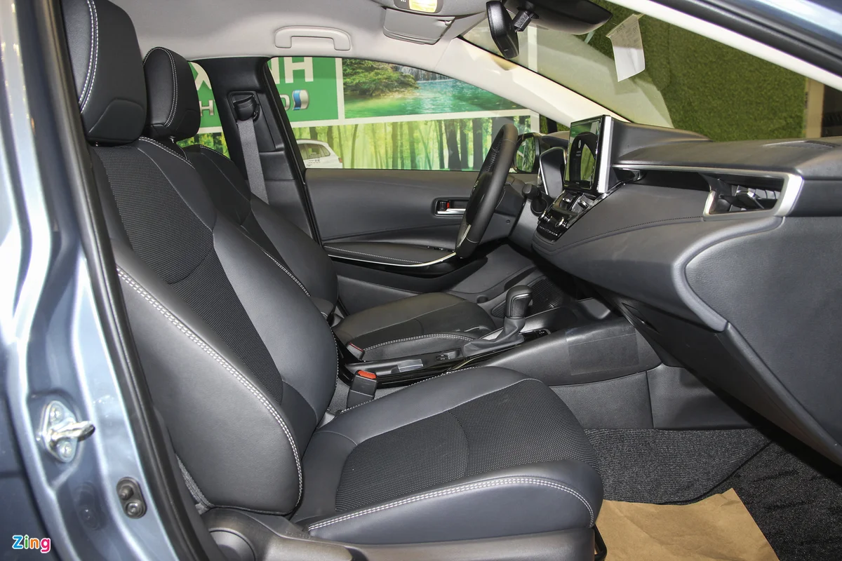 b4dcef_0d951ee4ae394bd1b431f7d6b8a00f27mv2-3 Corolla-altis-2022