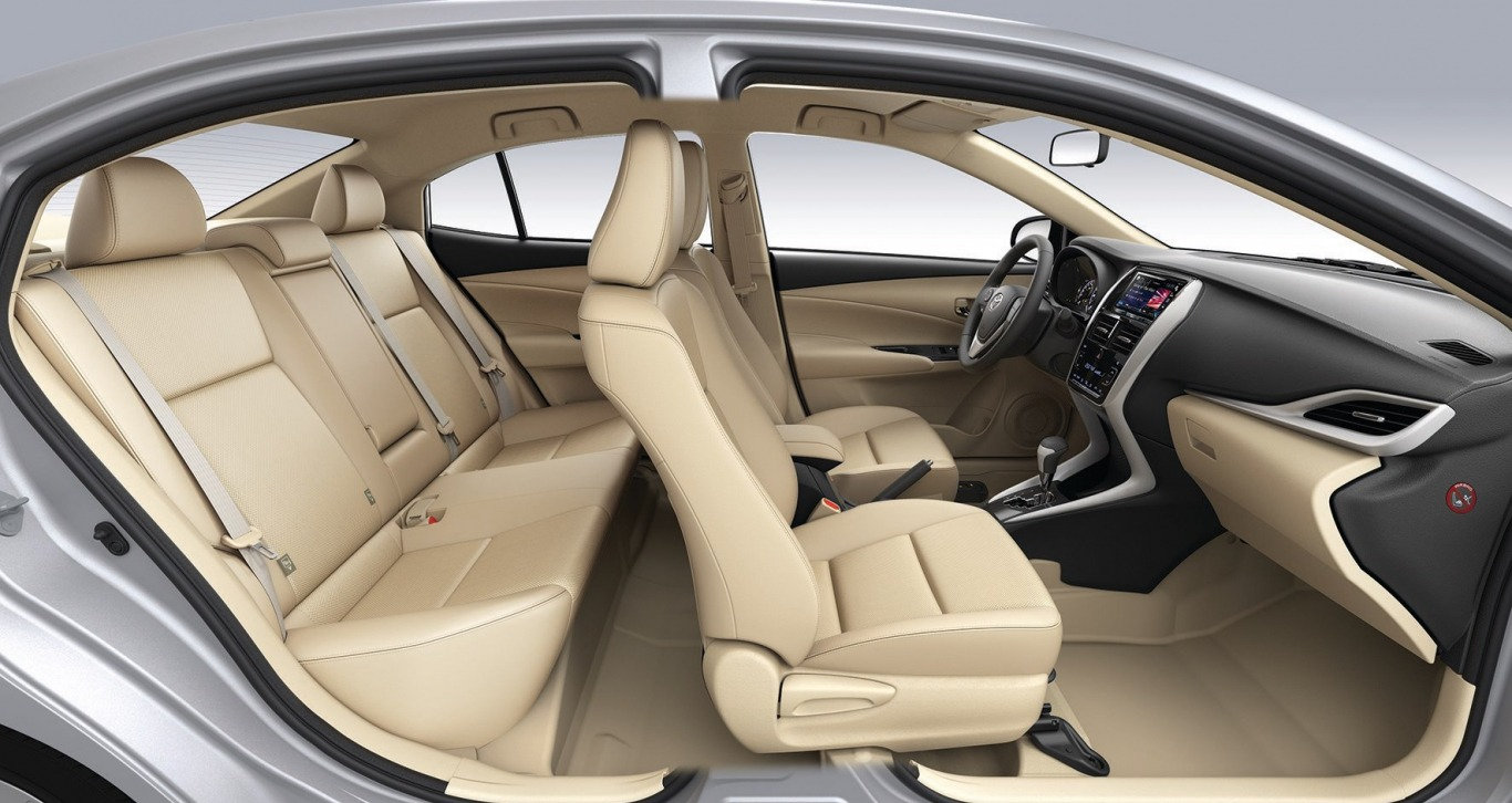 b4dcef_1635651cab4040ac8055a591b687aa46mv2-1 Hàng ghế ngồi phía trước và sau