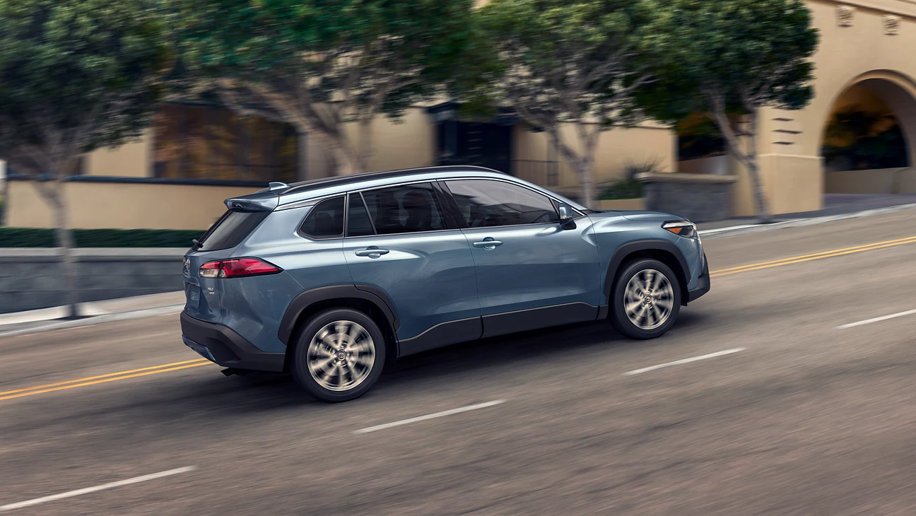 b4dcef_27f49f84efa14c0ba432646592192a0amv2-3 giá xe toyota cross 2023 lăn bánh