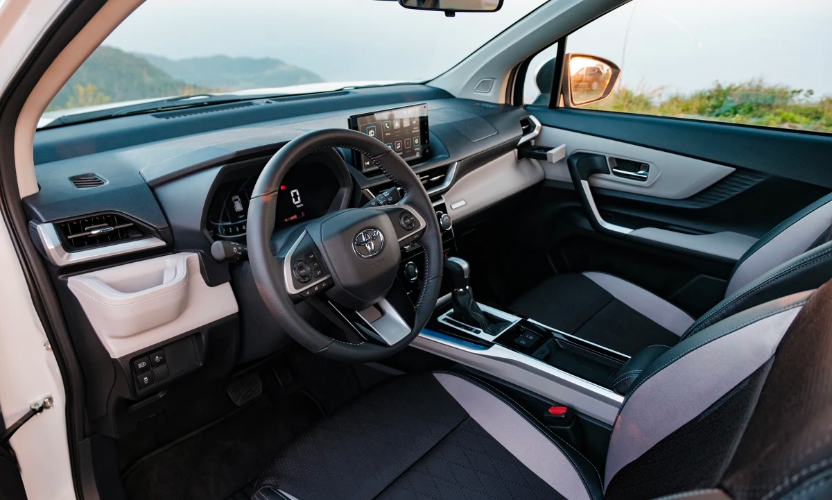 b4dcef_2a44b011c279432cba5e44c56a19b96dmv2-3 Thiết kế vô lăng bọc da trên xe Veloz Cross 2023