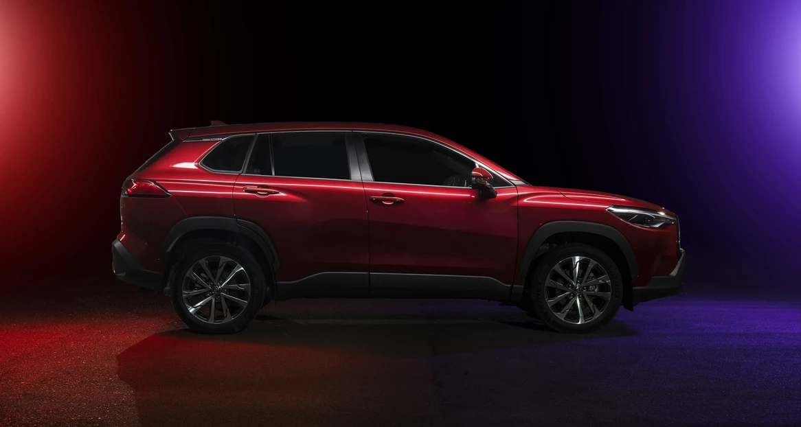 Thiết kế phần thân xe Toyota Corolla Cross 1.8V