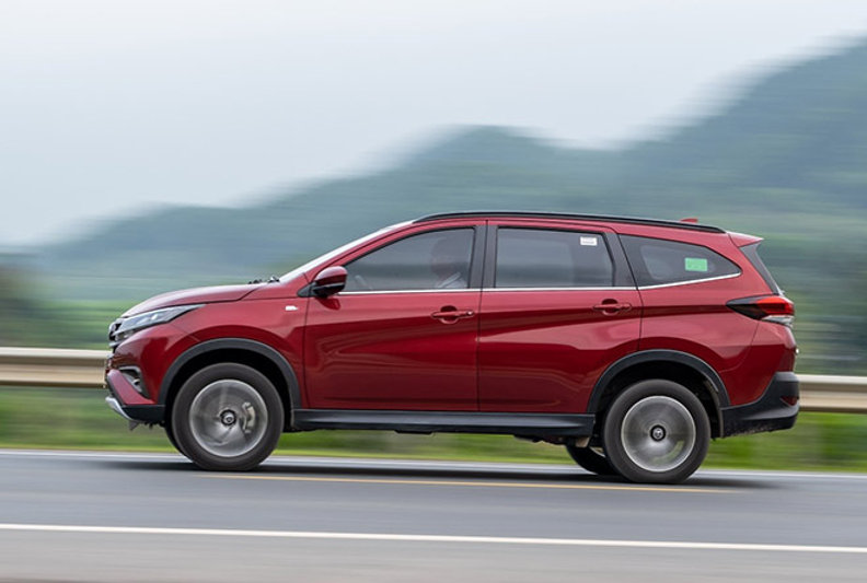 b4dcef_4516d0d3db0c4def9f715b64ec605c9cmv2-1 Toyota-rush-2021