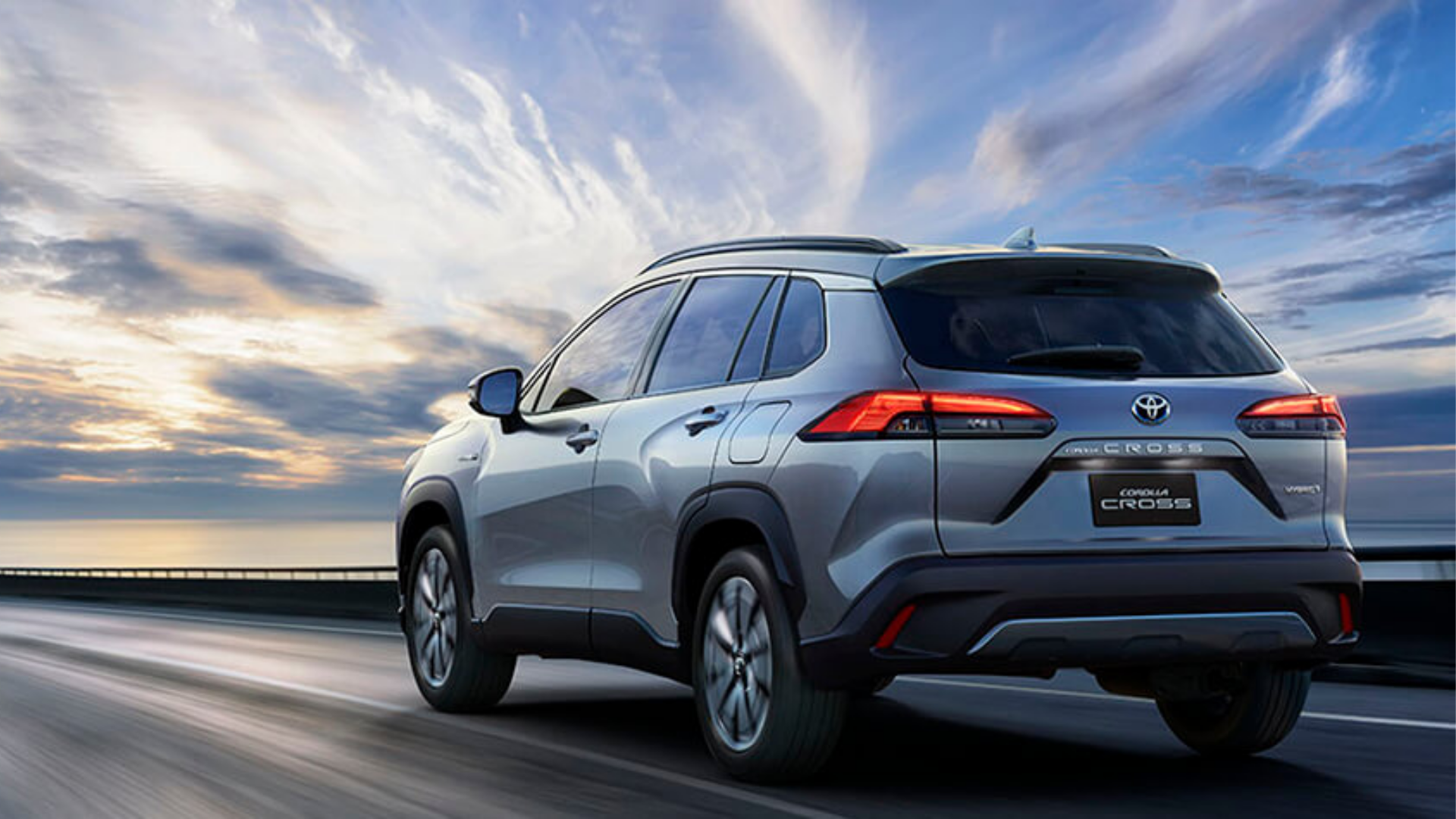 b4dcef_568f2c774cdb46deb7871290cde12400mv2-11 Toyota Corolla Cross 2023
