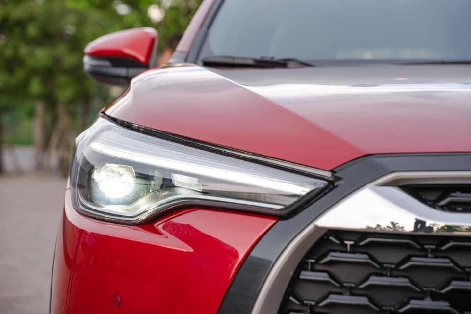 b4dcef_583ab23625a740278212d9301143b9c9mv2-1 Đèn trước xe Toyota Corolla Cross Hybrid