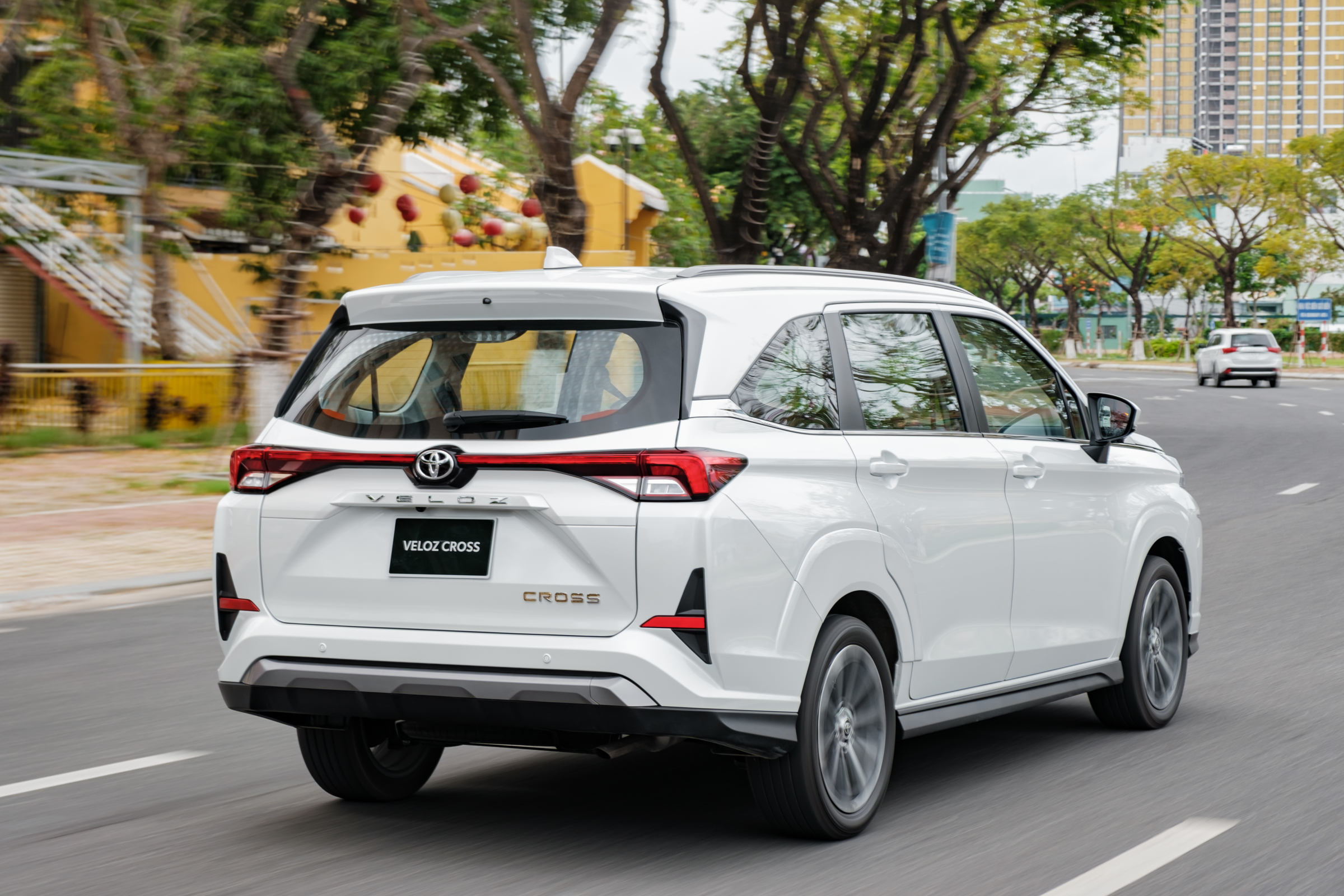 b4dcef_5c985d515d7d4c7293c3857fe9ddcbebmv2-3 Đuôi xe Toyota Veloz