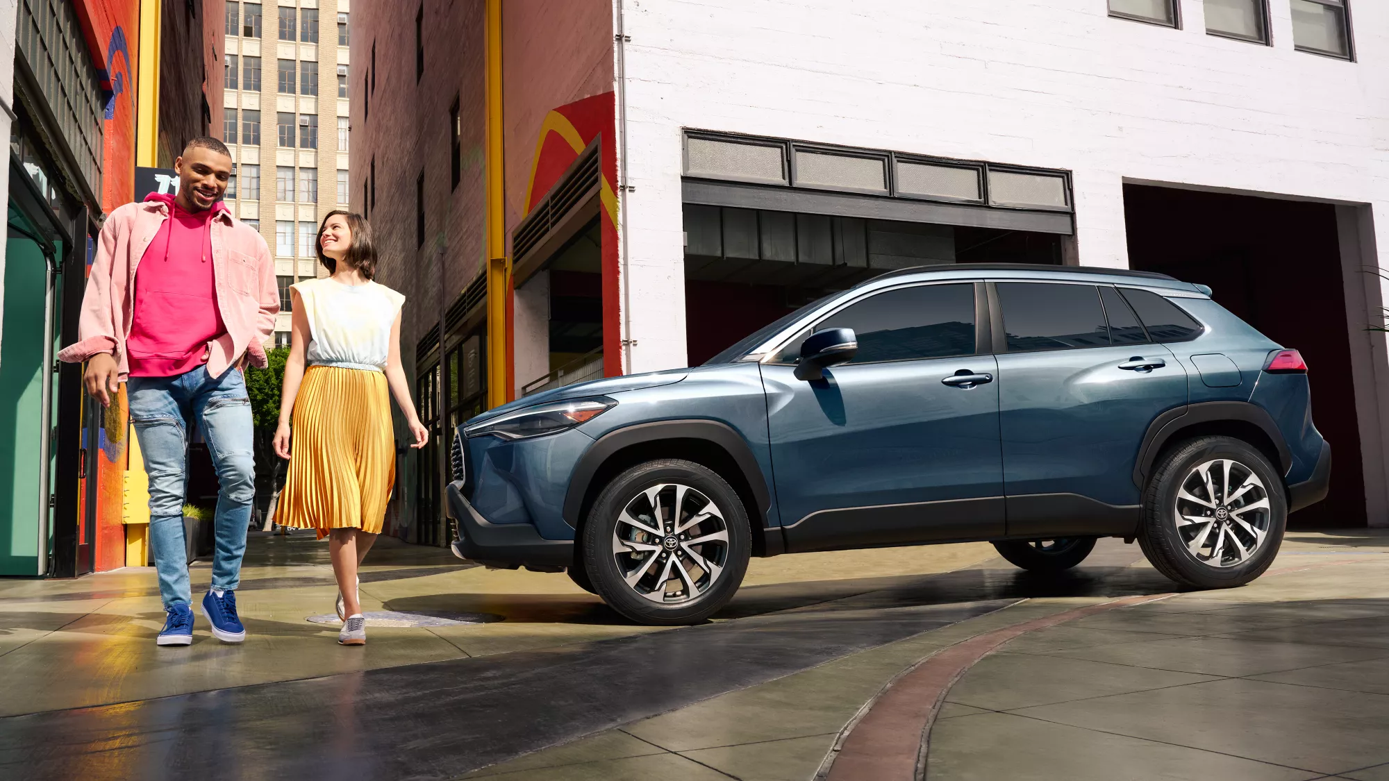 b4dcef_6ad057e0c907463793e6328400d7c3afmv2-1 so-sanh-3-phien-ban-xe-Toyota-cross-2022