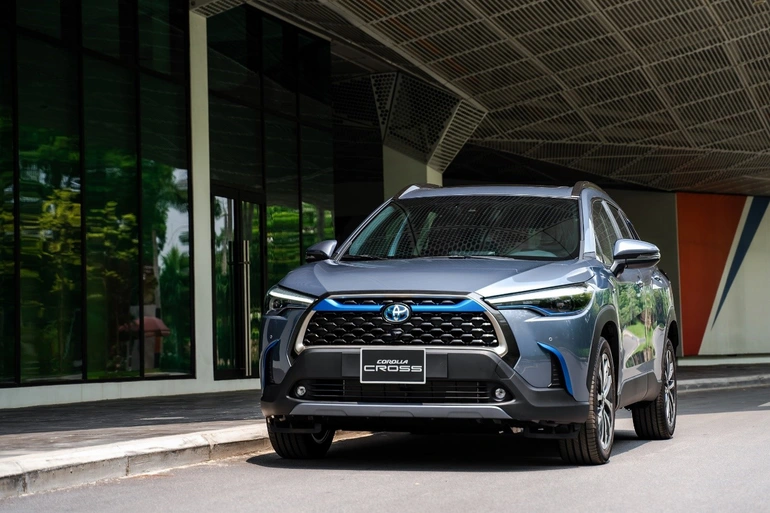 toyota-corolla-cross-hybrid