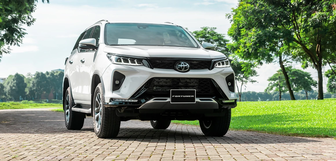 b4dcef_762eb123704248cdb678ee2f479128e3mv2-5 Toyota Fortuner 2022 giá niêm yết và lăn bánh