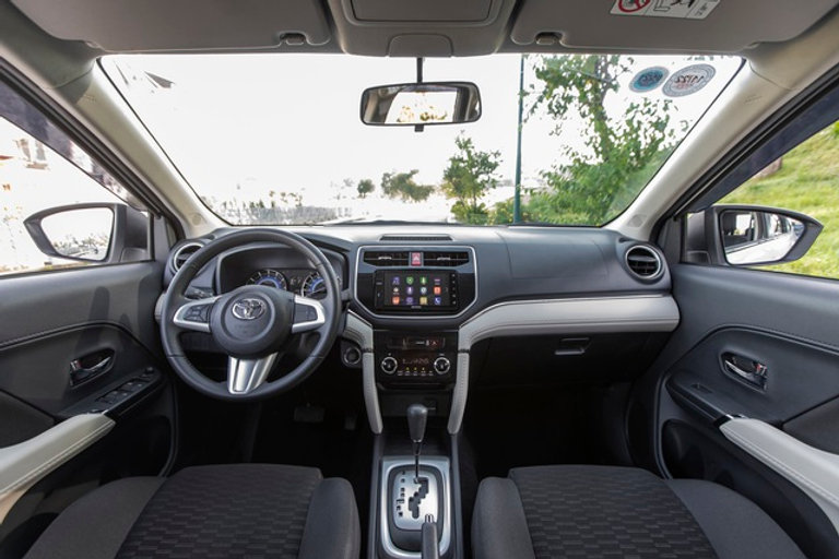 b4dcef_88f5e6bc57594f30bbac458e329c073dmv2-5 ree