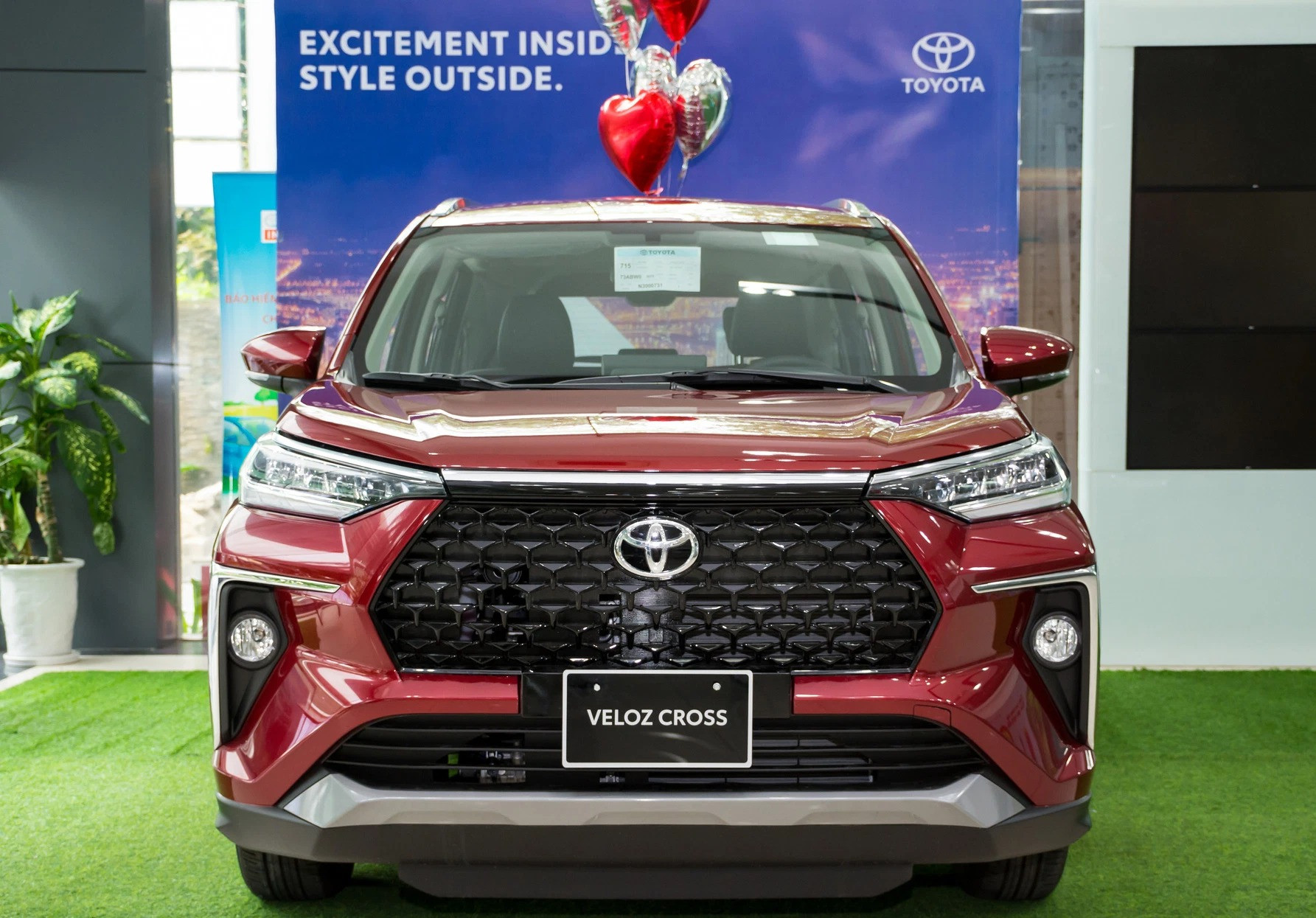 b4dcef_9d0822d8db414fb79eb9bb03440ff237mv2-1 Thiết kế đầu xe Toyota Veloz bản tiêu chuẩn