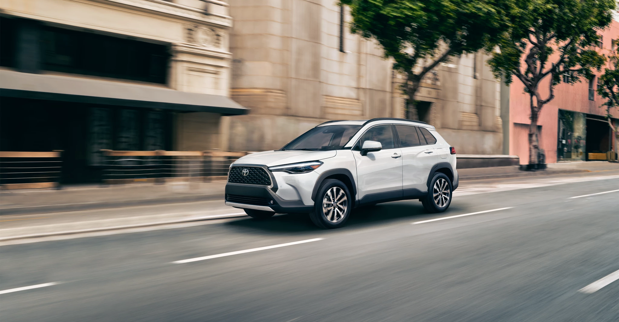 b4dcef_a085a3287d4f4cdda872f93617a94adbmv2-1 so-sanh-3-phien-ban-xe-Toyota-cross-2022