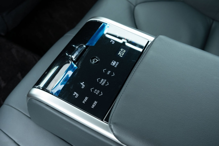 Tiện ích để tay xe Camry